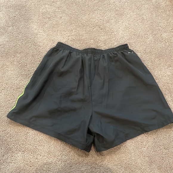 Nike Men's Dri Fit Shorts - Picture 4 of 4